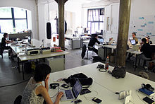 Biuro wynajmowane na coworking [Wikimedia]